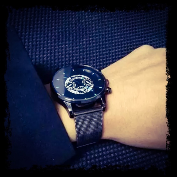 ๐ Geneva Stainless Steel Calendar Quartz Watch - Picture 6 of 8